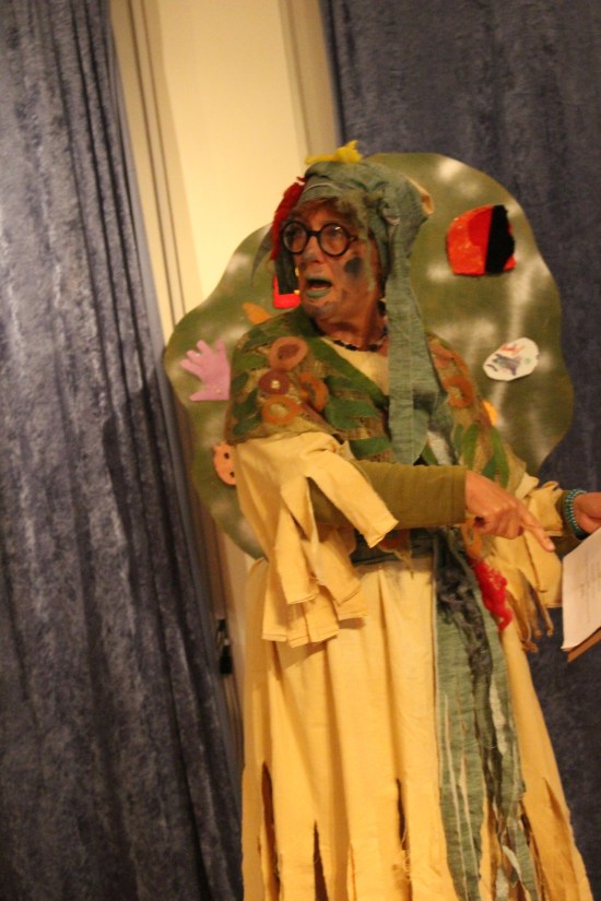 Häxan vänder sig om 2